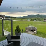 Holiday home Jaworowe Wzgorze